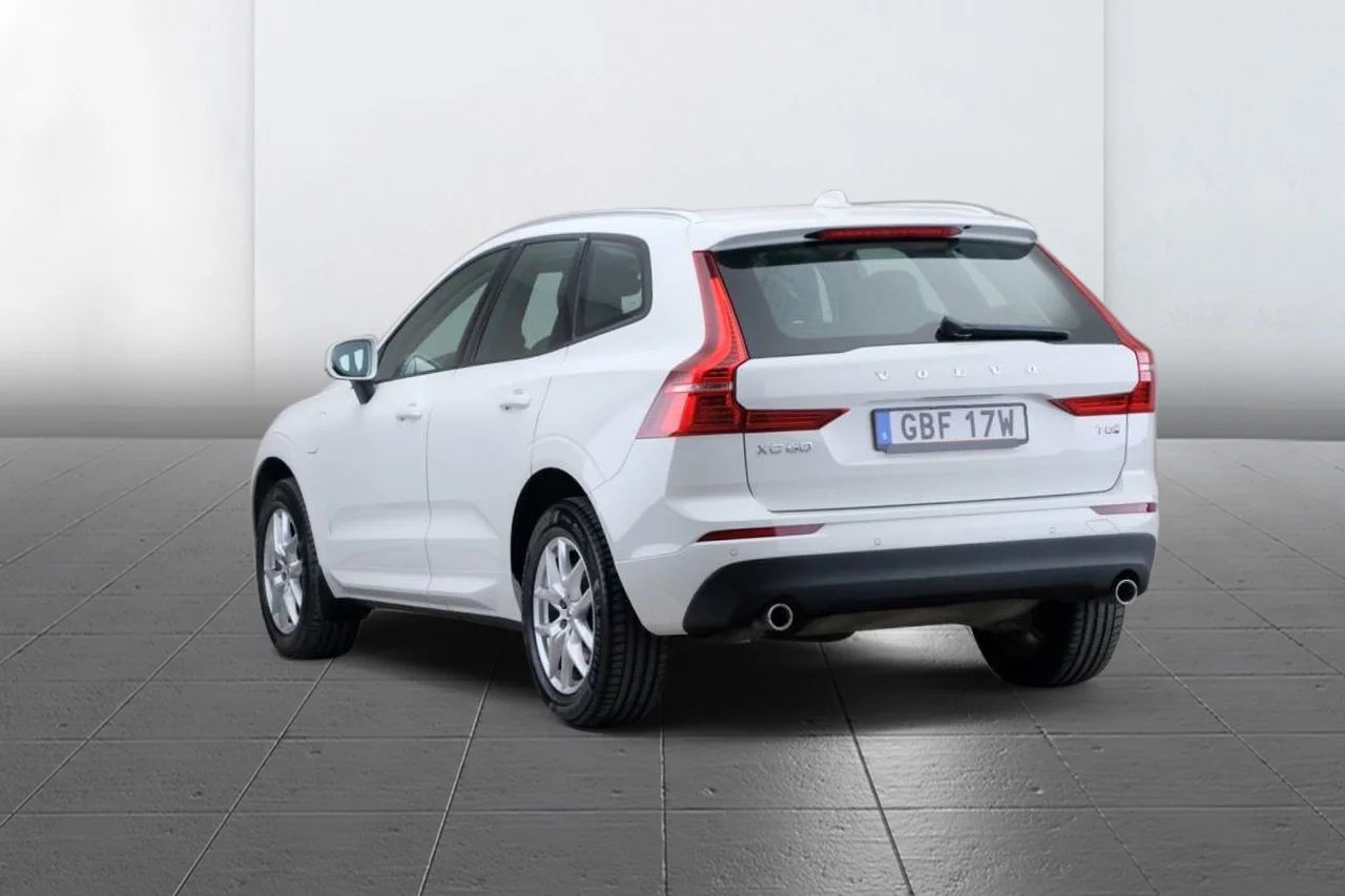 Volvo XC60 T8 Twin Engine AWD Momentum Drag Pano Värmare MOMS 392hk – bild 5 av 20