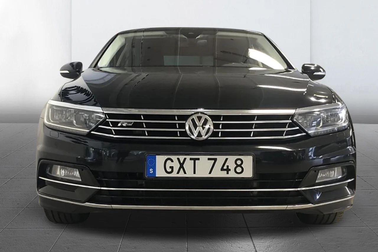 Volkswagen Passat 2.0 TDI Sedan 4M GT R-Line Executive Drag Läder Värmare 190hk – bild 3 av 12