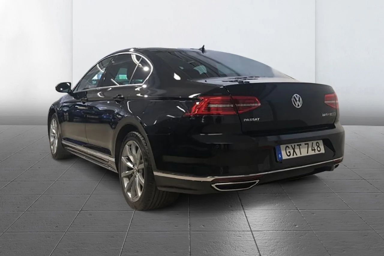 Volkswagen Passat 2.0 TDI Sedan 4M GT R-Line Executive Drag Läder Värmare 190hk – bild 6 av 12