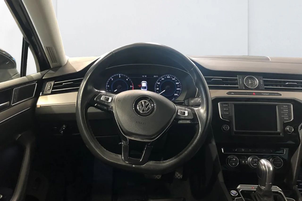 Volkswagen Passat 2.0 TDI Sedan 4M GT R-Line Executive Drag Läder Värmare 190hk – bild 12 av 12