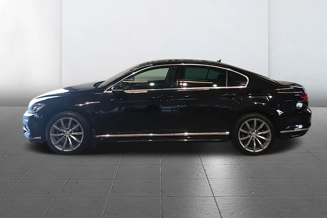 Volkswagen Passat 2.0 TDI Sedan 4M GT R-Line Executive Drag Läder Värmare 190hk – bild 7 av 12