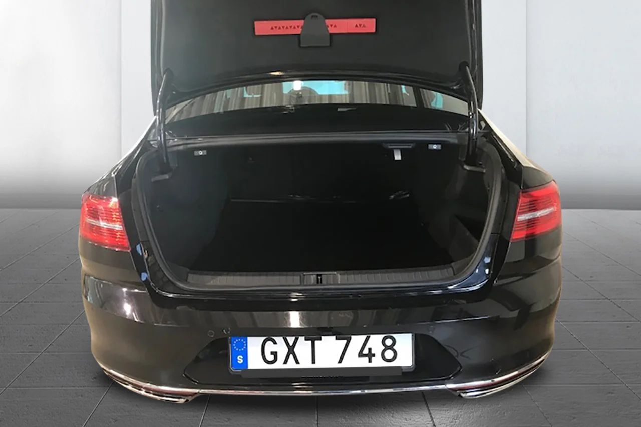 Volkswagen Passat 2.0 TDI Sedan 4M GT R-Line Executive Drag Läder Värmare 190hk – bild 5 av 12