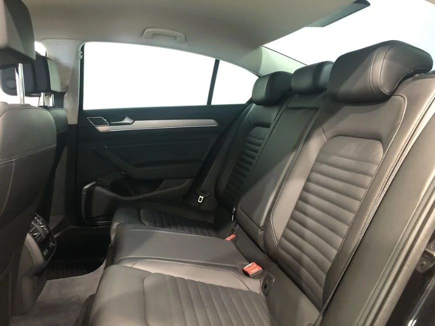 Volkswagen Passat 2.0 TDI Sedan 4M GT R-Line Executive Drag Läder Värmare 190hk – bild 10 av 12