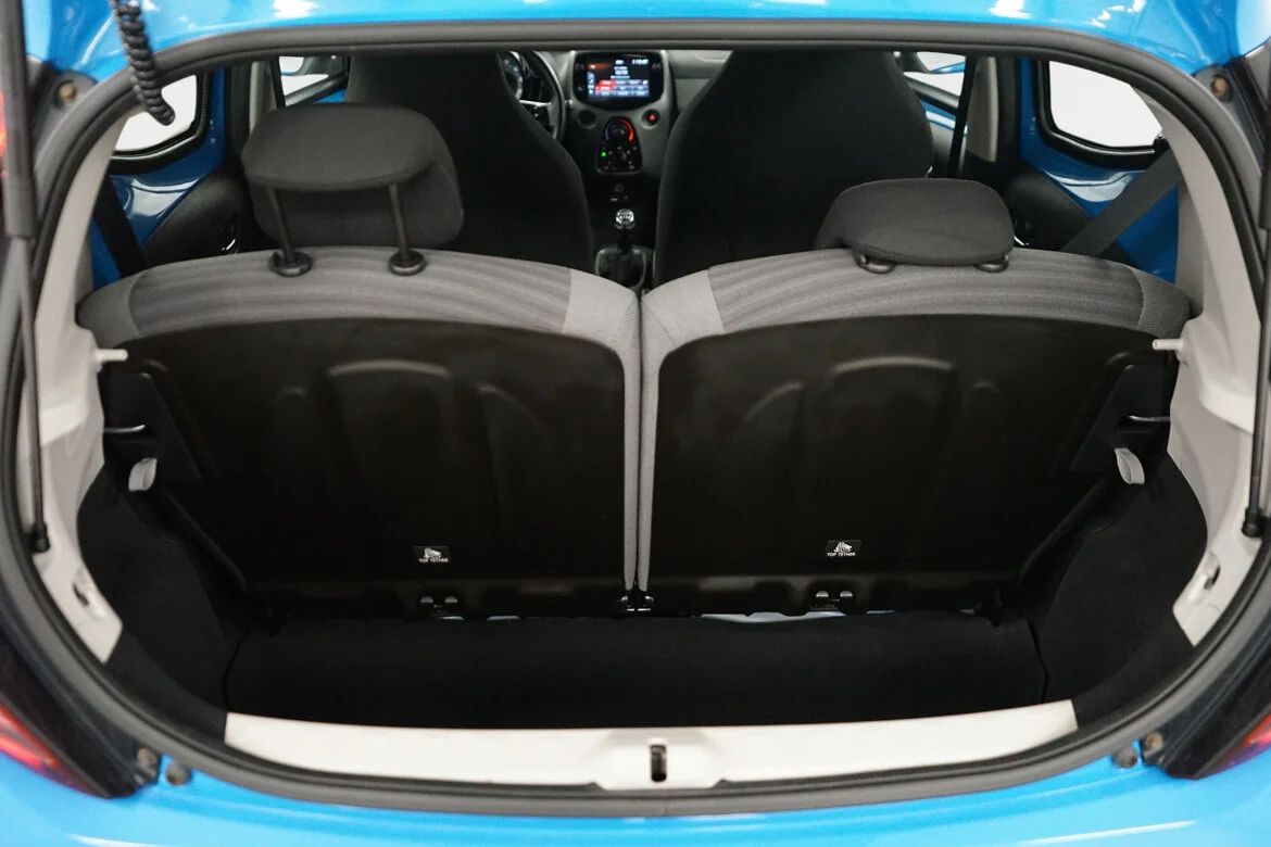 Toyota Aygo 5-dörr 1.0 VVT-i X-Play Filassist Kamkedja 72hk – bild 12 av 18