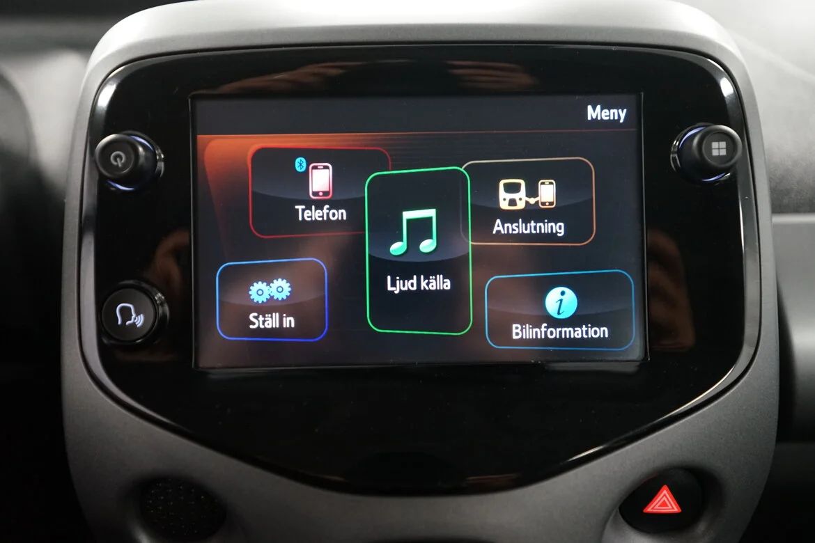 Toyota Aygo 5-dörr 1.0 VVT-i X-Play Filassist Kamkedja 72hk – bild 17 av 18