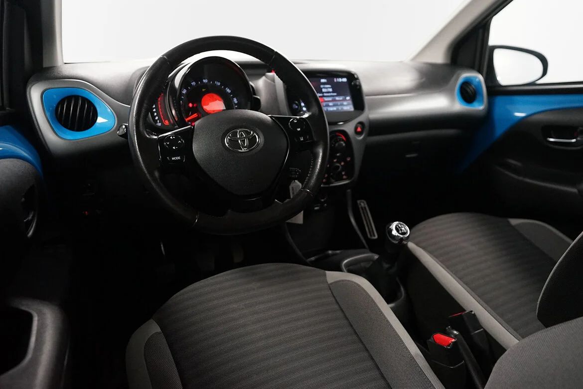 Toyota Aygo 5-dörr 1.0 VVT-i X-Play Filassist Kamkedja 72hk – bild 10 av 18