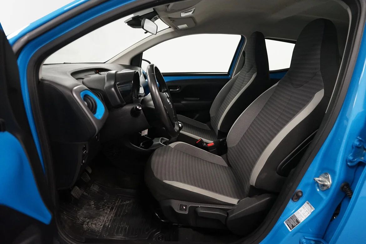 Toyota Aygo 5-dörr 1.0 VVT-i X-Play Filassist Kamkedja 72hk – bild 9 av 18