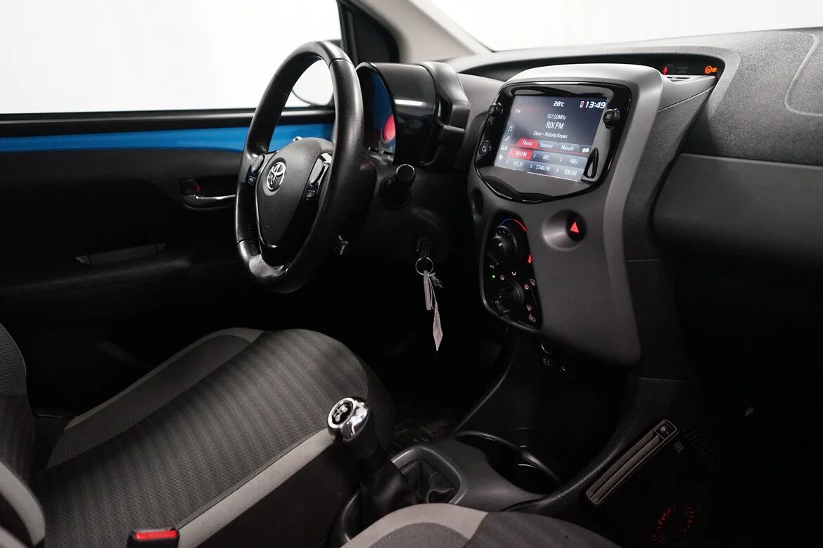 Toyota Aygo 5-dörr 1.0 VVT-i X-Play Filassist Kamkedja 72hk – bild 14 av 18