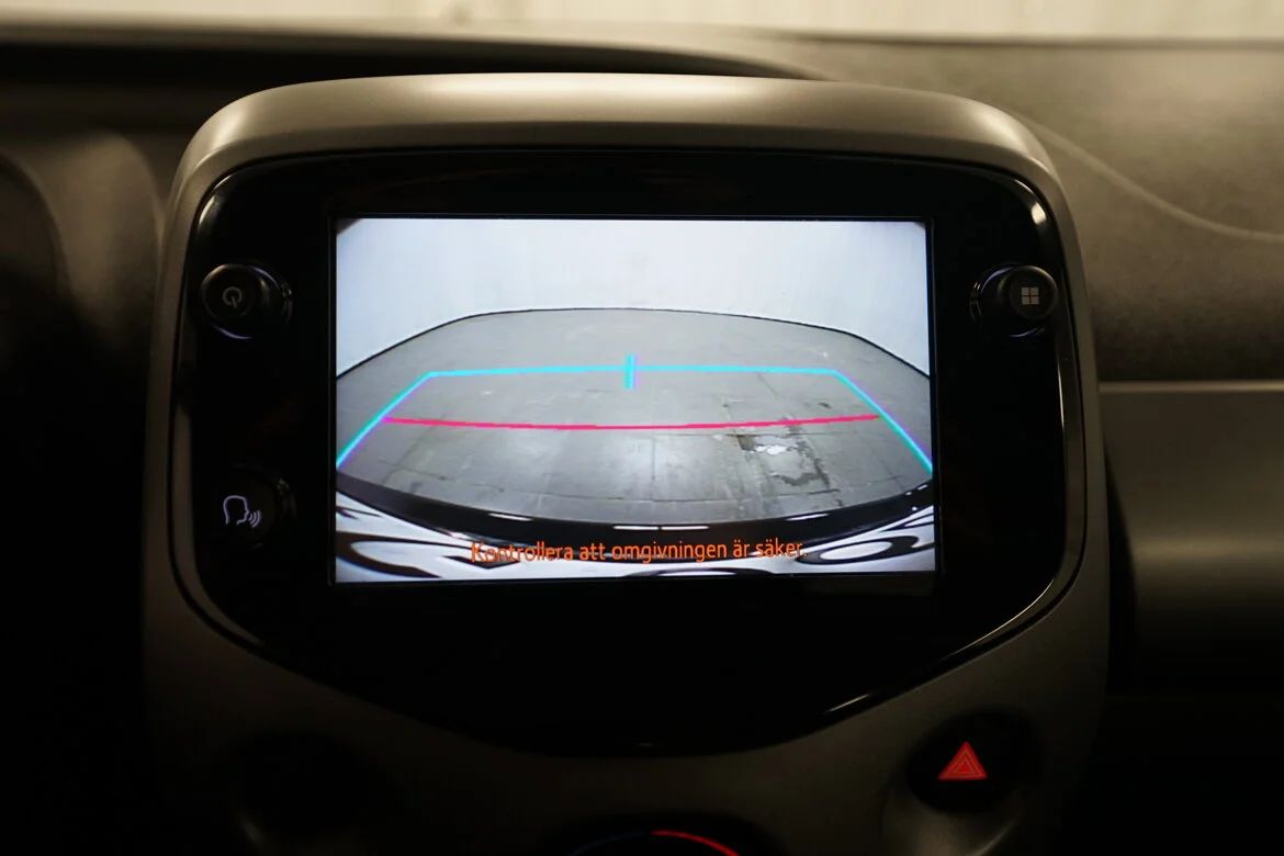 Toyota Aygo 5-dörr 1.0 VVT-i X-Play Filassist Kamkedja 72hk – bild 16 av 18