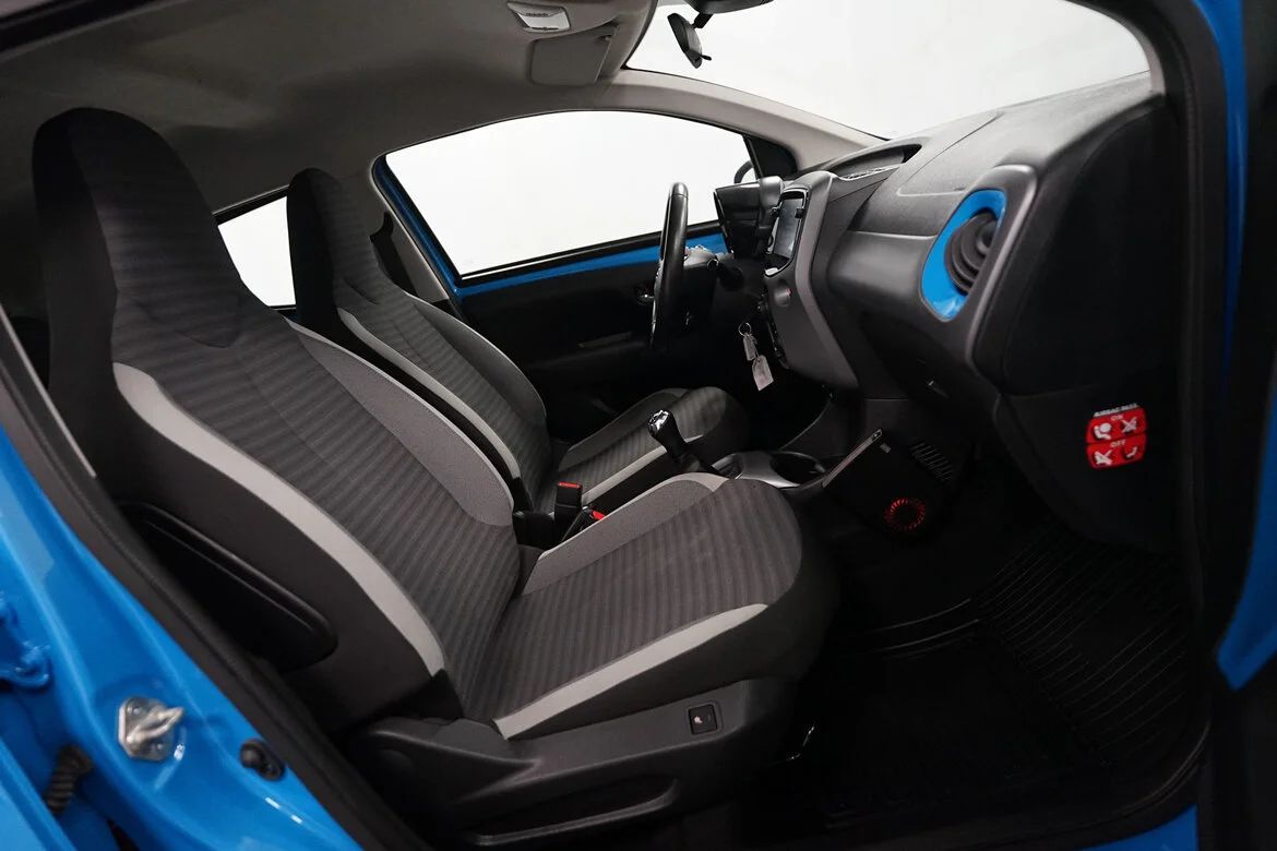Toyota Aygo 5-dörr 1.0 VVT-i X-Play Filassist Kamkedja 72hk – bild 13 av 18
