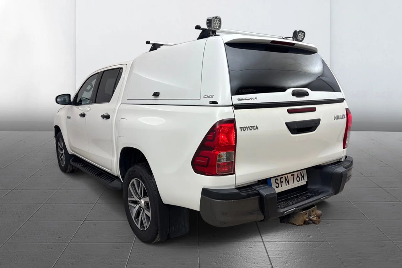 Toyota Hilux Dubbelhytt 2.4 AWD Aut Drag Läder Kamera Värmare MOMS – bild 3 av 7