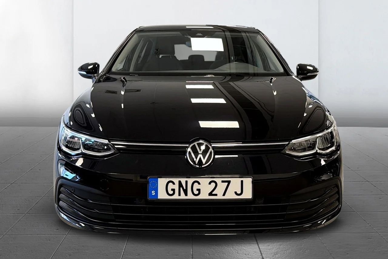 Volkswagen Golf 1.0 eTSI Aut Vinterpkt Cockpit AdaptivFH 110hk – bild 3 av 11