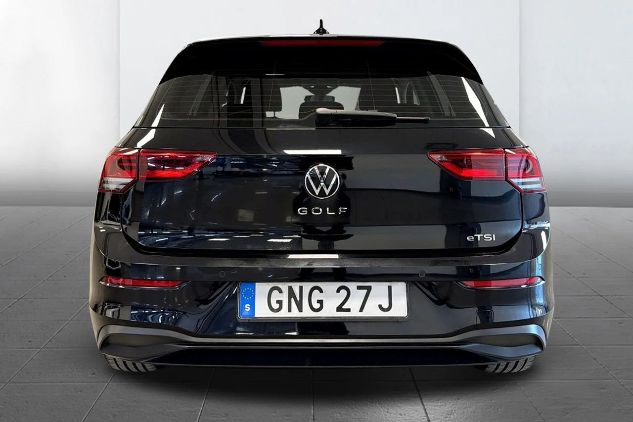 Volkswagen Golf 1.0 eTSI Aut Vinterpkt Cockpit AdaptivFH 110hk – bild 4 av 11