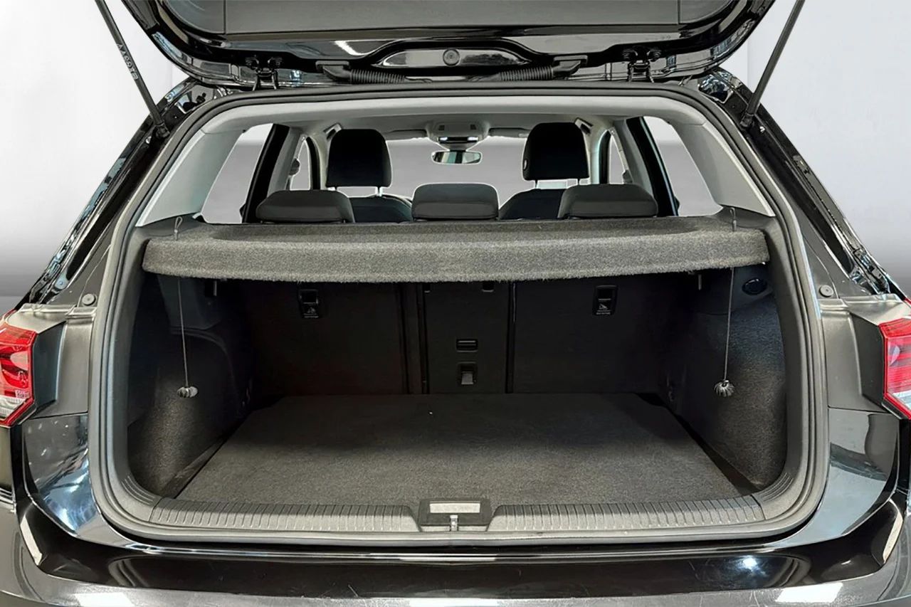 Volkswagen Golf 1.0 eTSI Aut Vinterpkt Cockpit AdaptivFH 110hk – bild 11 av 11
