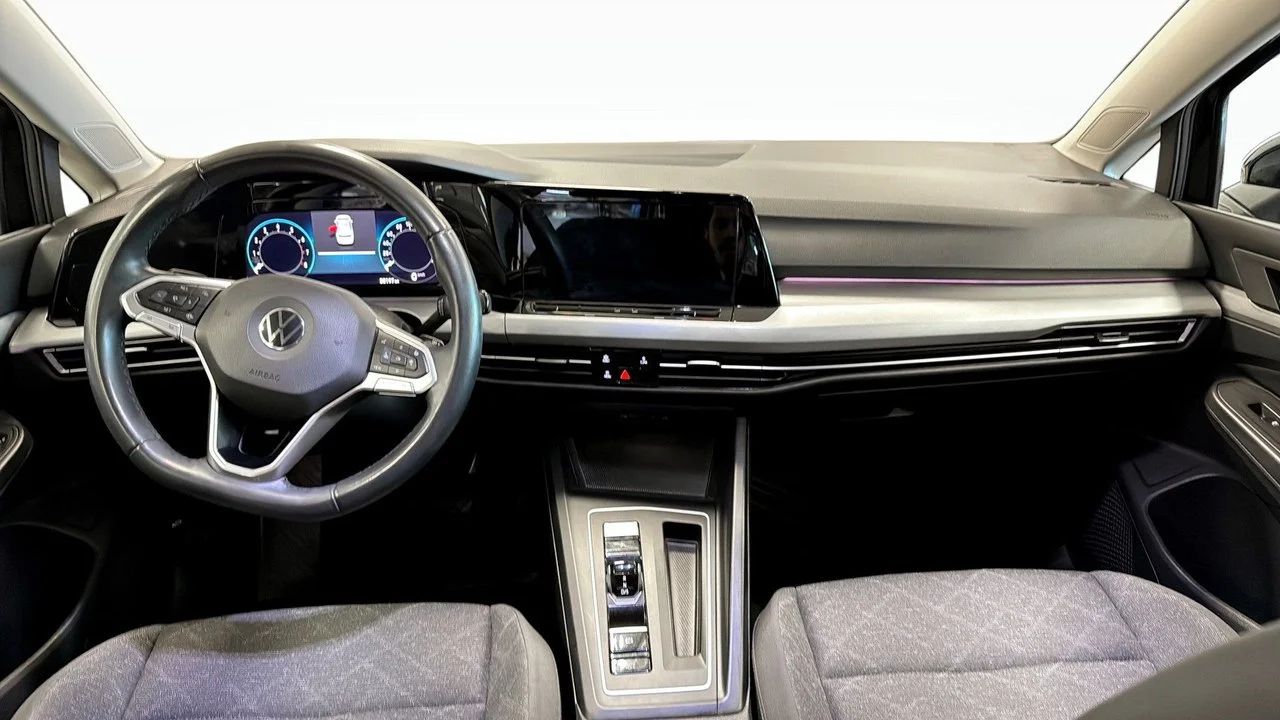 Volkswagen Golf 1.0 eTSI Aut Vinterpkt Cockpit AdaptivFH 110hk – bild 9 av 11
