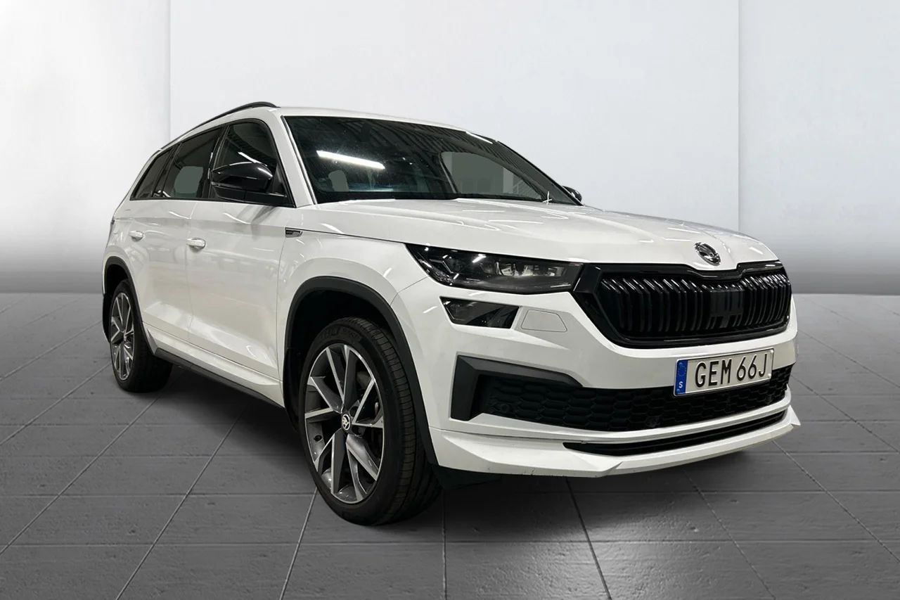 Skoda Kodiaq 2.0 TDI 4x4 Sportline Drag Pano Läder Värmare Kamera 200hk – bild 3 av 10