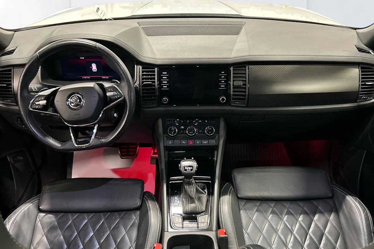 Skoda Kodiaq 2.0 TDI 4x4 Sportline Drag Pano Läder Värmare Kamera 200hk – bild 8 av 10