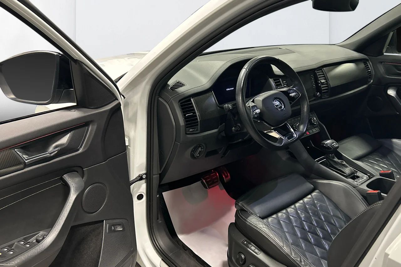 Skoda Kodiaq 2.0 TDI 4x4 Sportline Drag Pano Läder Värmare Kamera 200hk – bild 6 av 10