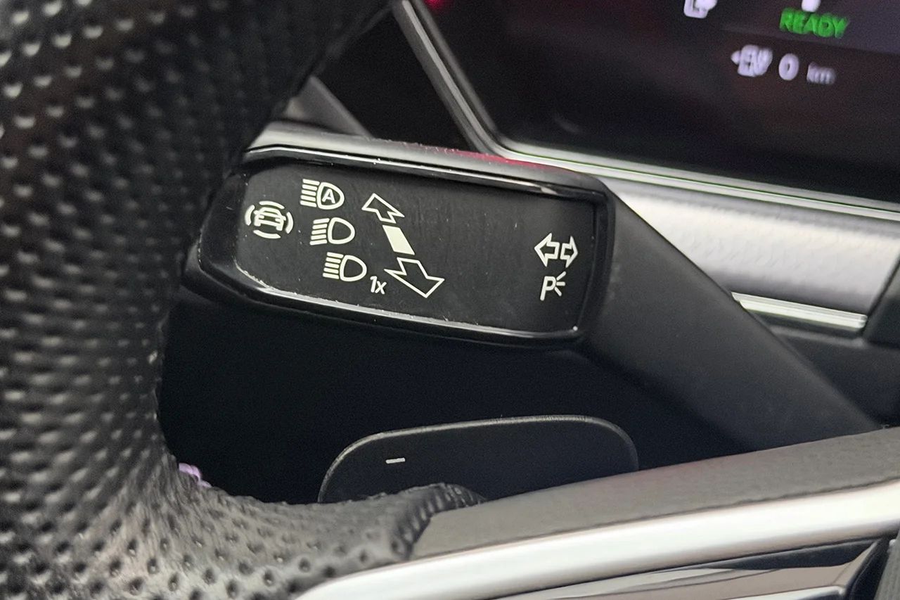 Volkswagen Touareg R eHybrid 3.0 V6 4M Drag Pano Navi HUD Luftfjädring DYNAUDIO *Se Spec* MOMS 462hk – bild 21 av 41