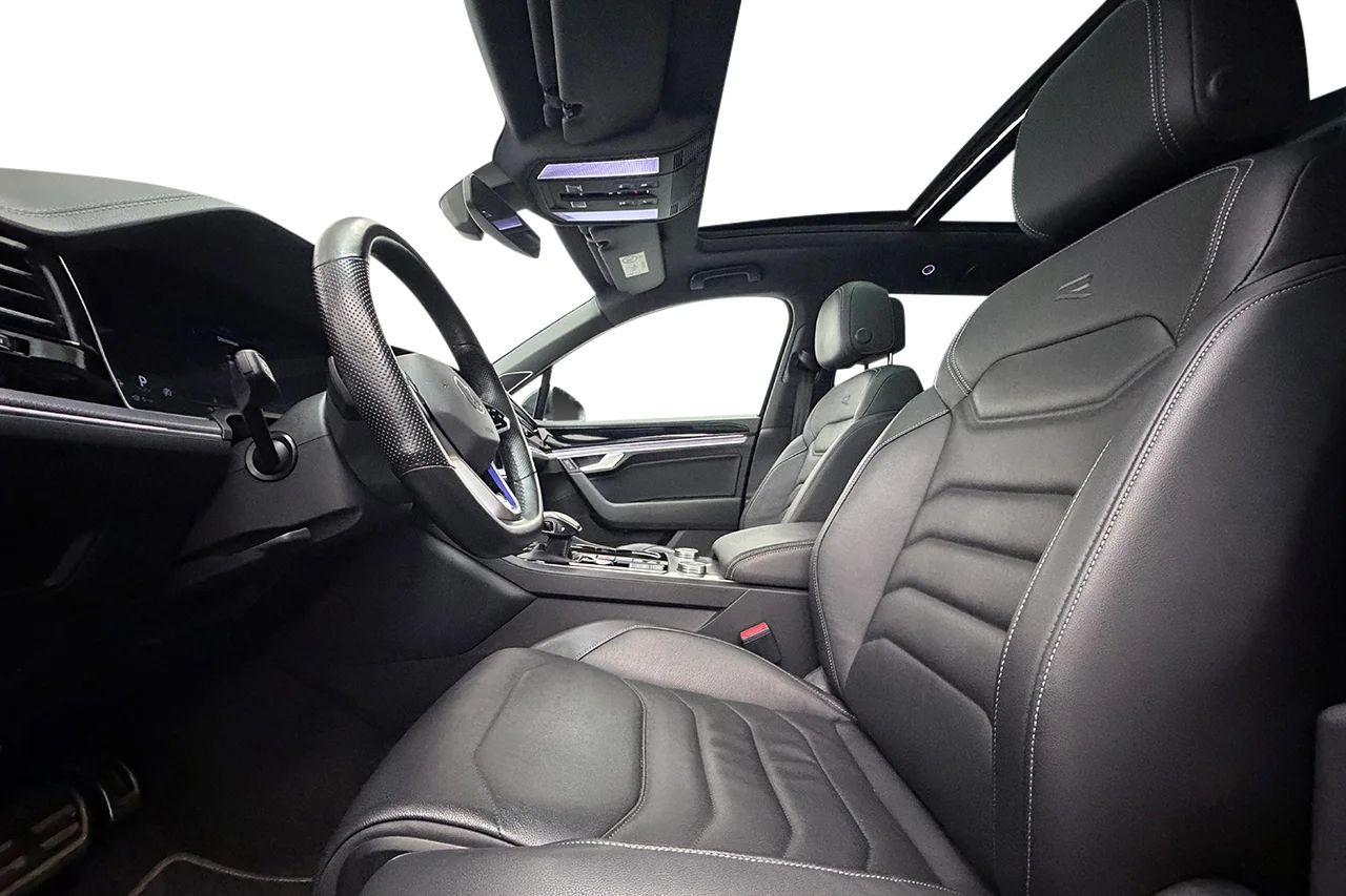 Volkswagen Touareg R eHybrid 3.0 V6 4M Drag Pano Navi HUD Luftfjädring DYNAUDIO *Se Spec* MOMS 462hk – bild 10 av 41