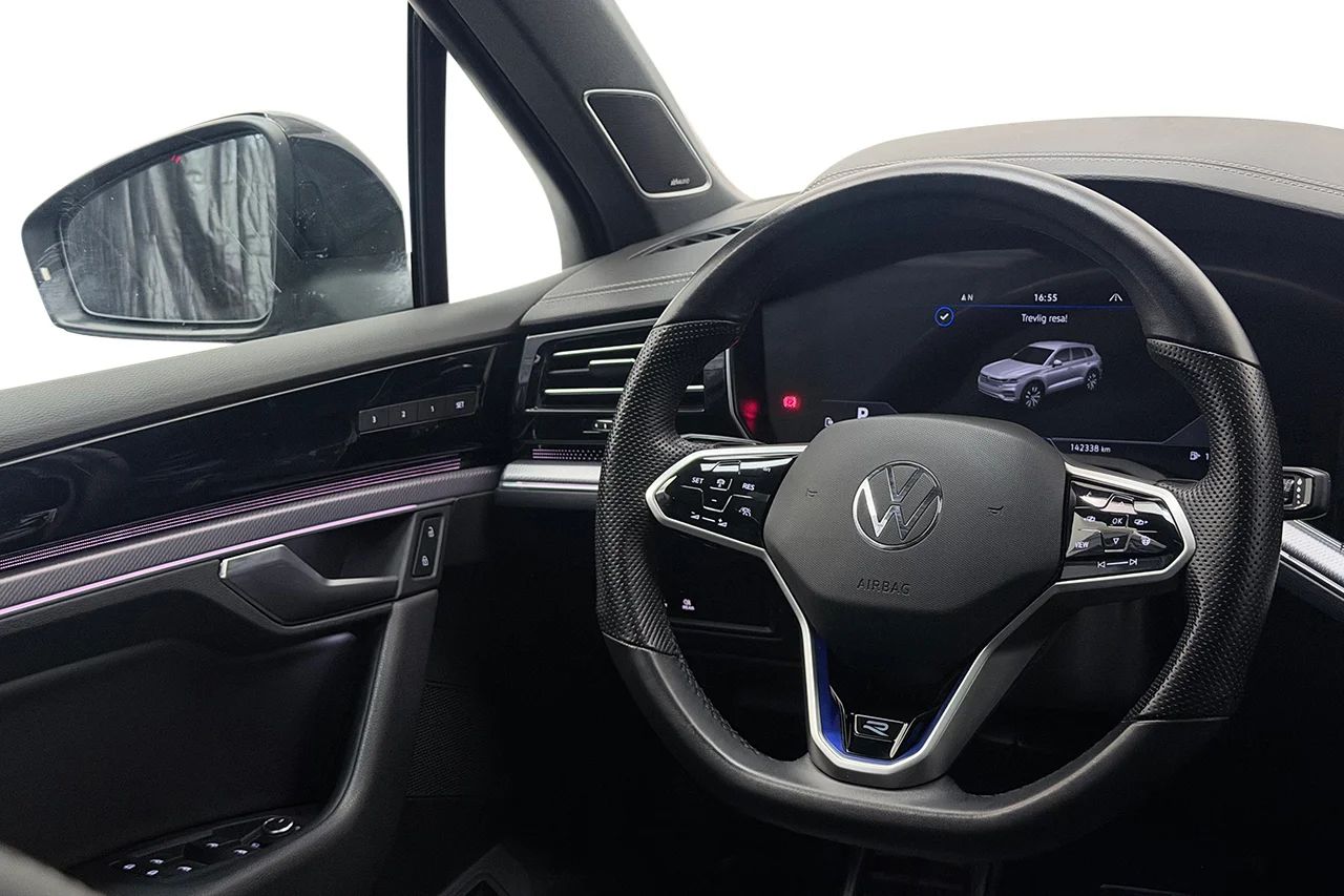 Volkswagen Touareg R eHybrid 3.0 V6 4M Drag Pano Navi HUD Luftfjädring DYNAUDIO *Se Spec* MOMS 462hk – bild 17 av 41
