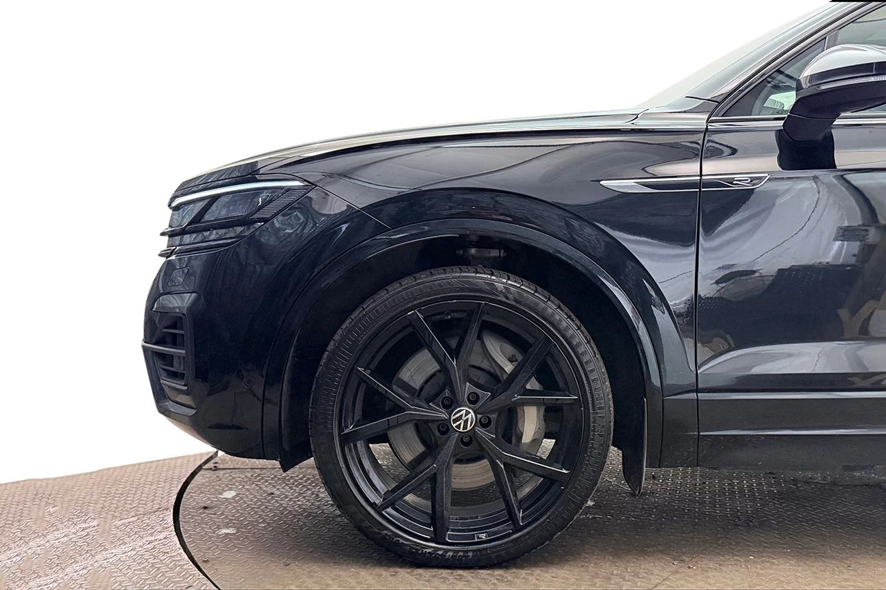 Volkswagen Touareg R eHybrid 3.0 V6 4M Drag Pano Navi HUD Luftfjädring DYNAUDIO *Se Spec* MOMS 462hk – bild 9 av 41