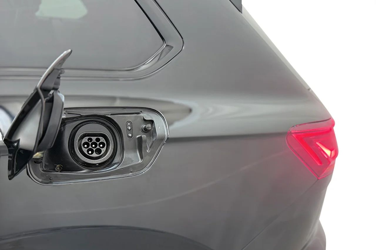 Volkswagen Touareg R eHybrid 3.0 V6 4M Drag Pano Navi HUD Luftfjädring DYNAUDIO *Se Spec* MOMS 462hk – bild 41 av 41