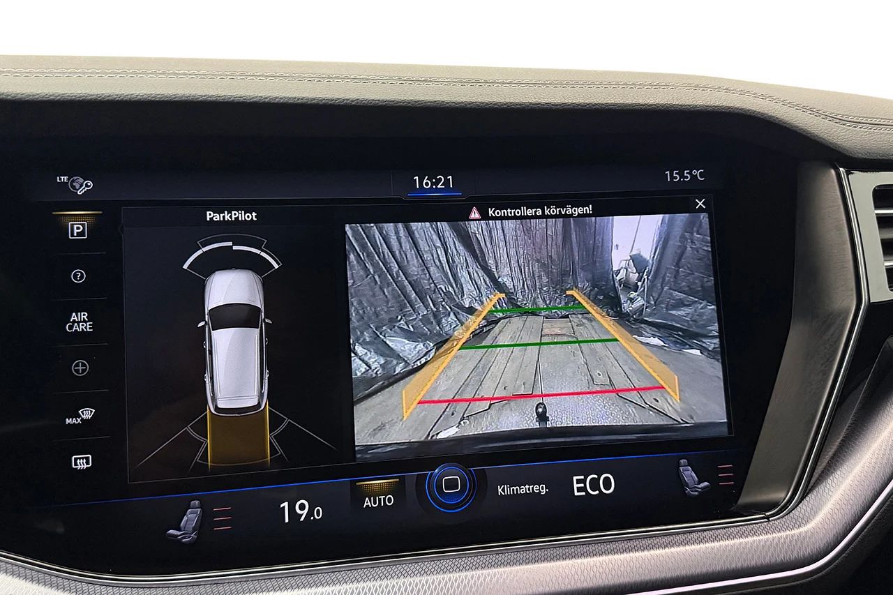 Volkswagen Touareg R eHybrid 3.0 V6 4M Drag Pano Navi HUD Luftfjädring DYNAUDIO *Se Spec* MOMS 462hk – bild 25 av 41