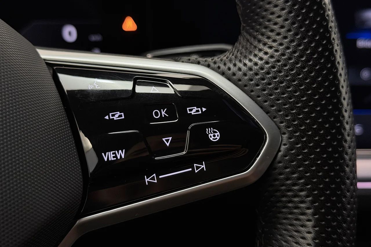 Volkswagen Touareg R eHybrid 3.0 V6 4M Drag Pano Navi HUD Luftfjädring DYNAUDIO *Se Spec* MOMS 462hk – bild 20 av 41