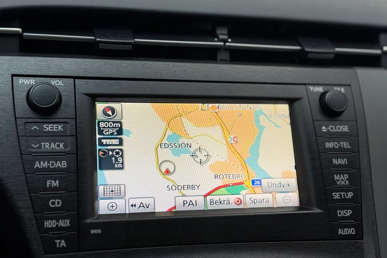 Toyota Prius Hybrid Head-Up Navi Kamera Keyless 136hk – bild 21 av 29