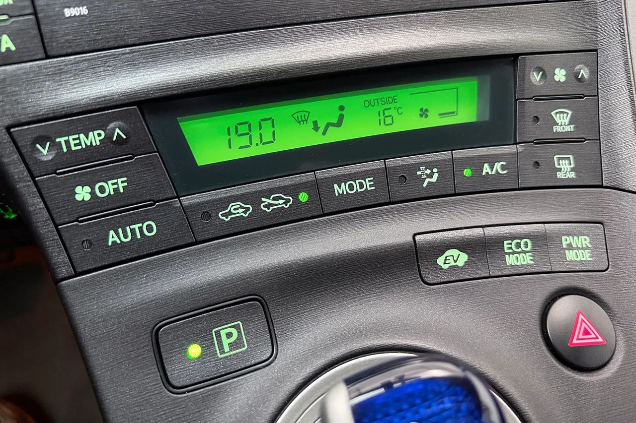 Toyota Prius Hybrid Head-Up Navi Kamera Keyless 136hk – bild 23 av 29