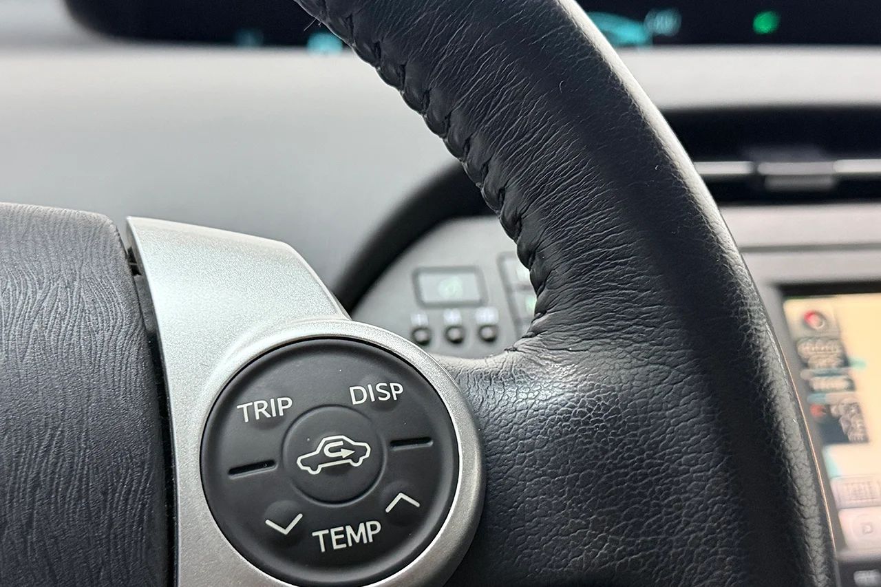 Toyota Prius Hybrid Head-Up Navi Kamera Keyless 136hk – bild 18 av 29