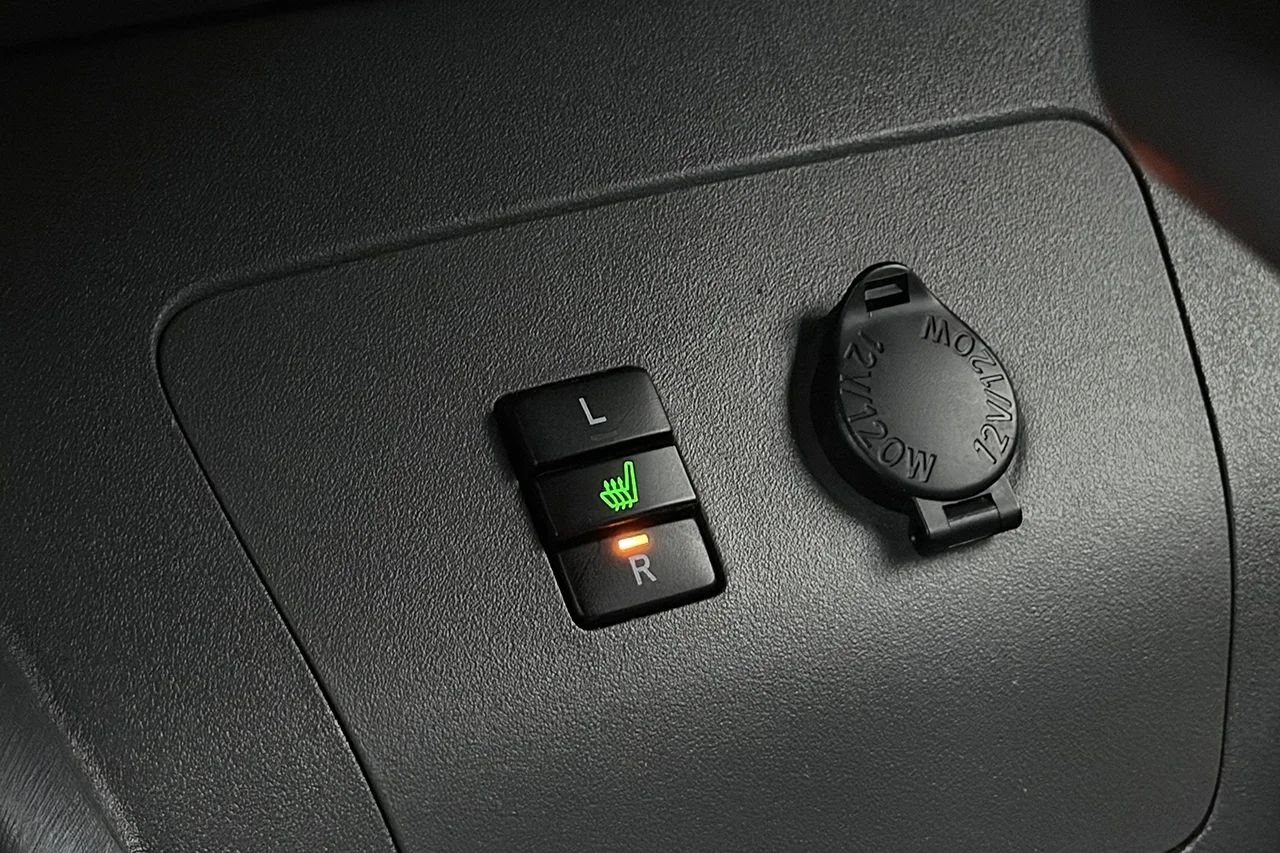 Toyota Prius Hybrid Head-Up Navi Kamera Keyless 136hk – bild 26 av 29