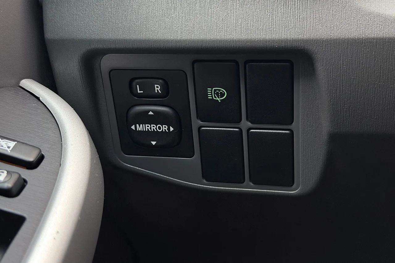 Toyota Prius Hybrid Head-Up Navi Kamera Keyless 136hk – bild 27 av 29