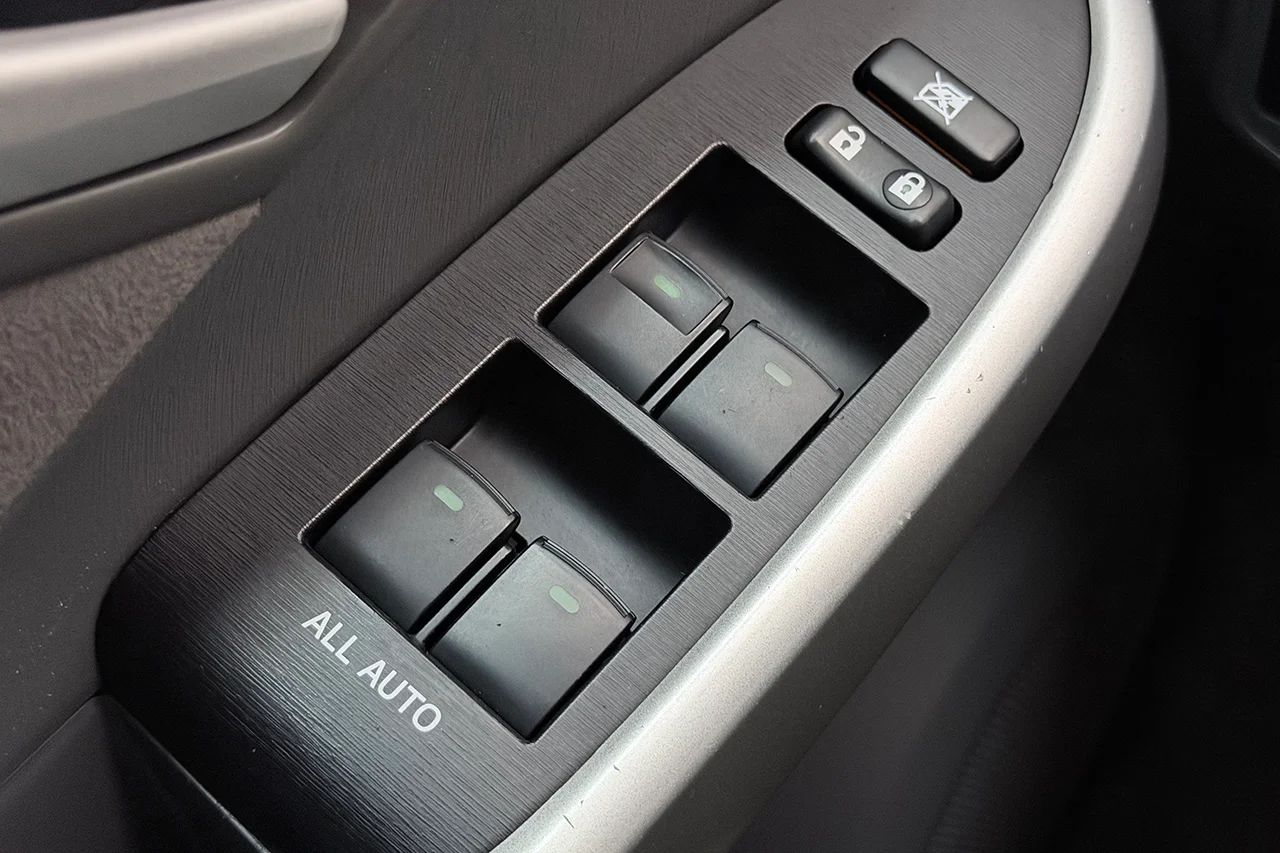 Toyota Prius Hybrid Head-Up Navi Kamera Keyless 136hk – bild 28 av 29
