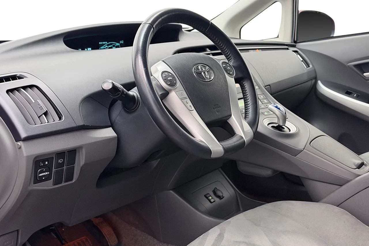 Toyota Prius Hybrid Head-Up Navi Kamera Keyless 136hk – bild 11 av 29