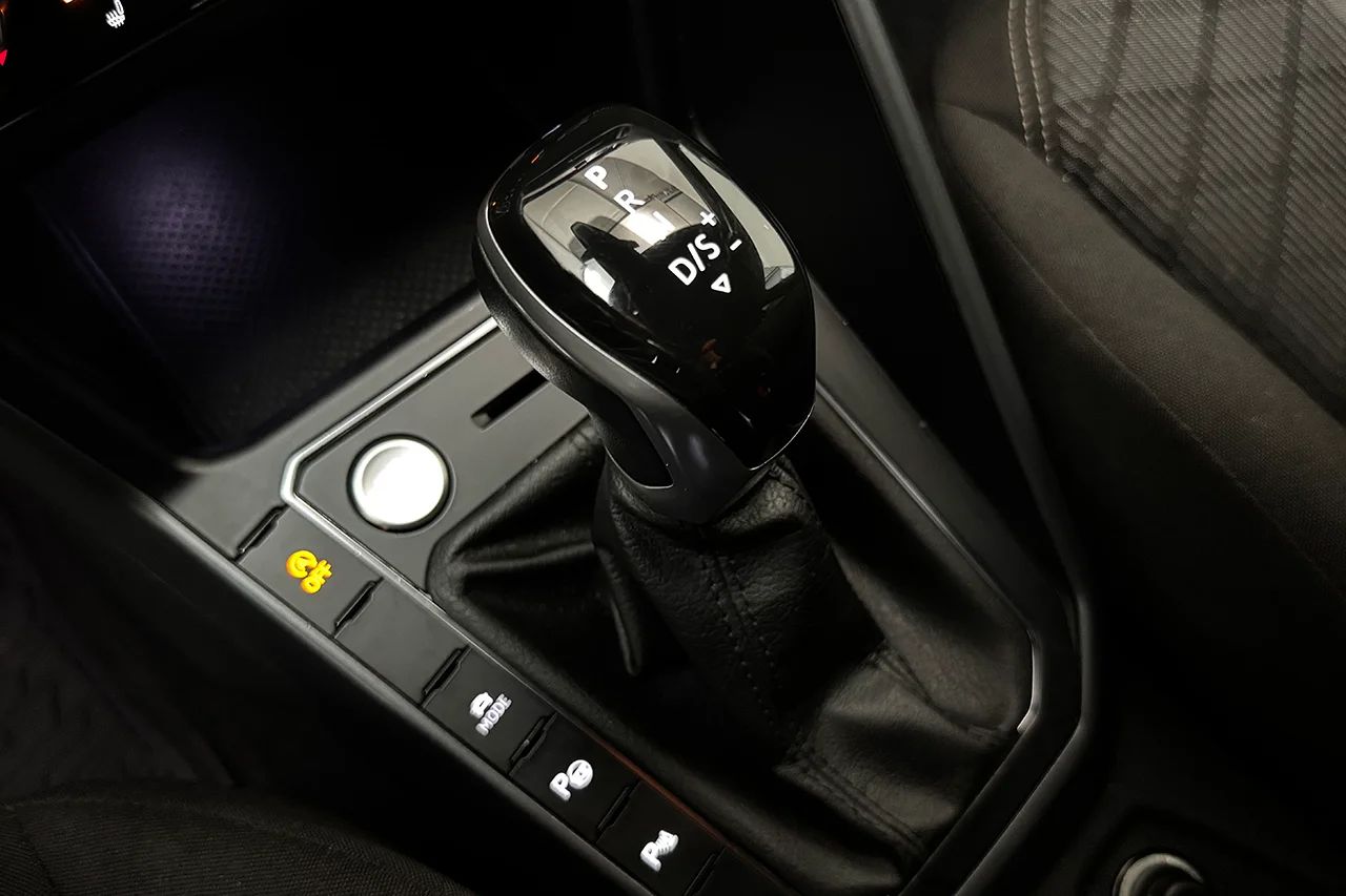 Volkswagen Taigo 11.0 TSI Aut R-Line Kamera Keyless IQ.Drive MOMS 116hk – bild 17 av 20