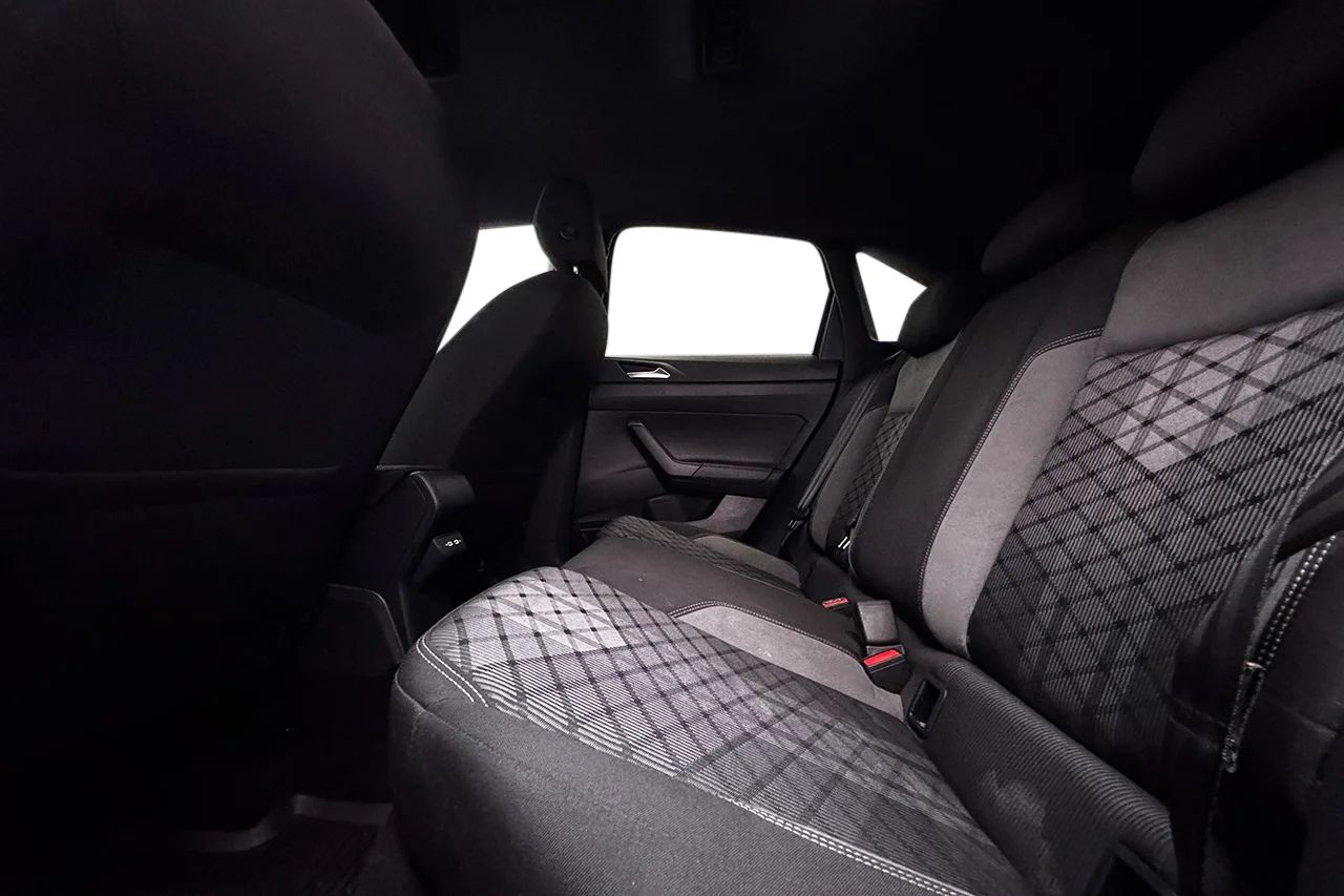 Volkswagen Taigo 11.0 TSI Aut R-Line Kamera Keyless IQ.Drive MOMS 116hk – bild 8 av 20