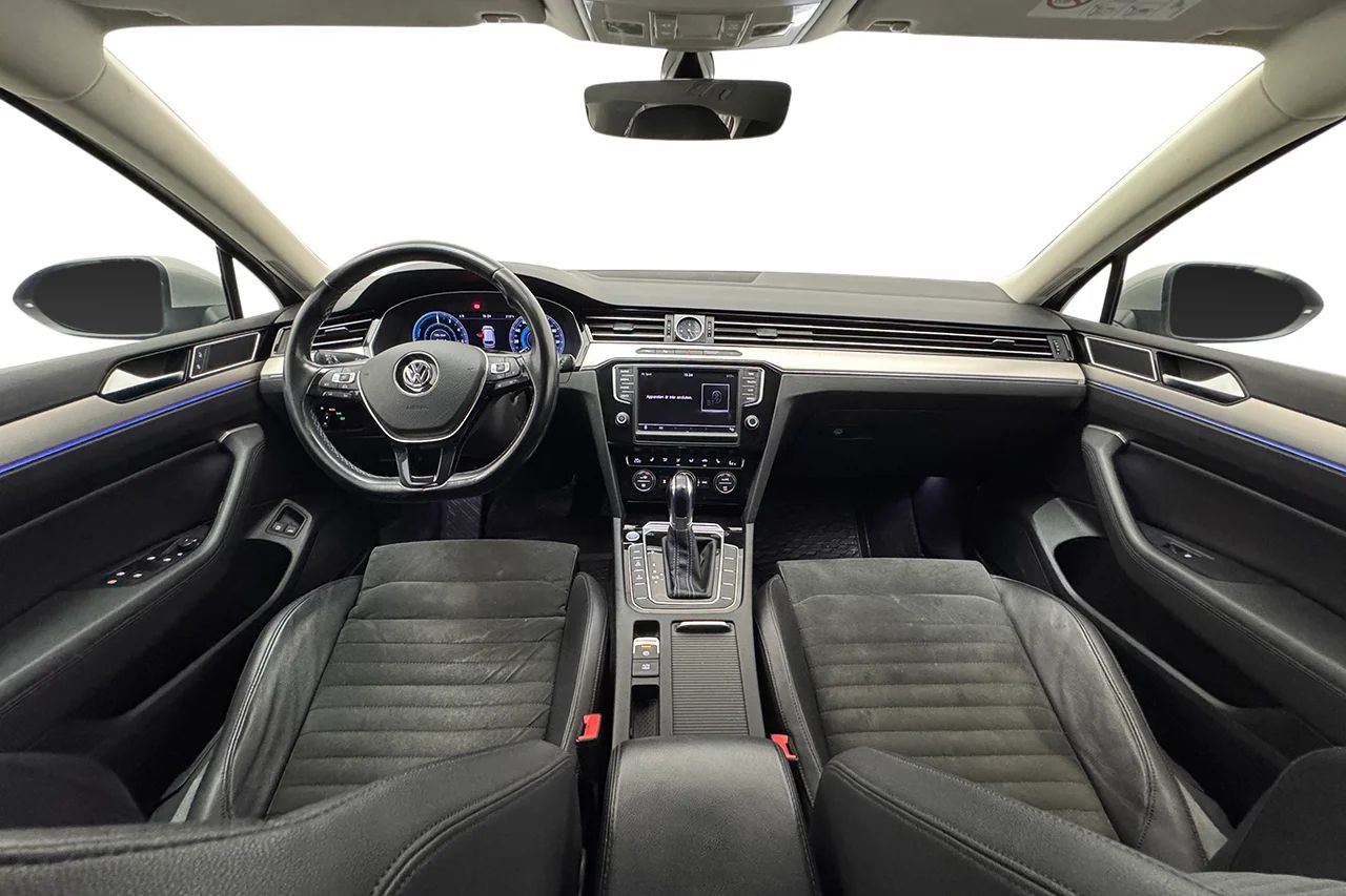 Volkswagen Passat Variant GTE 1.4 TSI Komfort&Design Drag Kamera Cockpit 218hk – bild 12 av 27