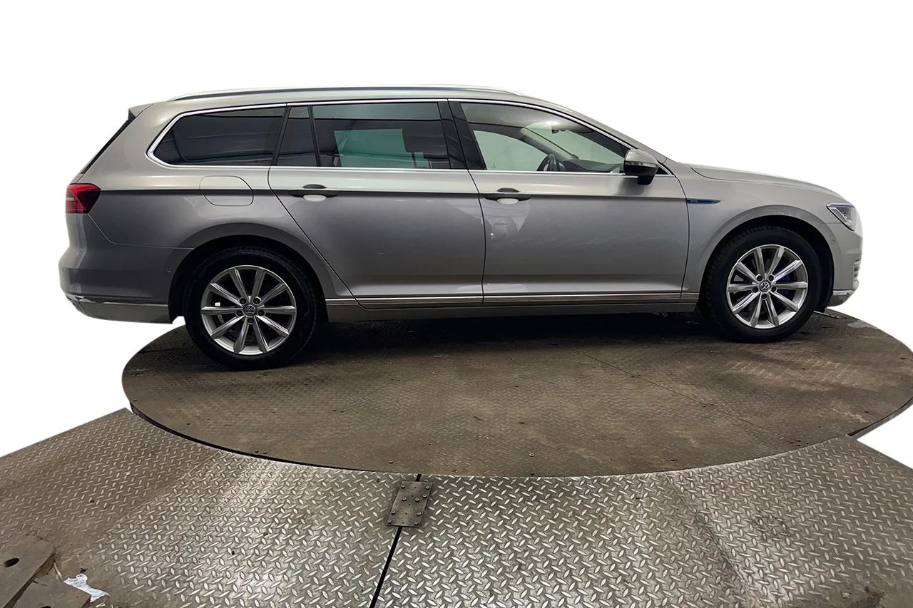 Volkswagen Passat Variant GTE 1.4 TSI Komfort&Design Drag Kamera Cockpit 218hk – bild 4 av 27