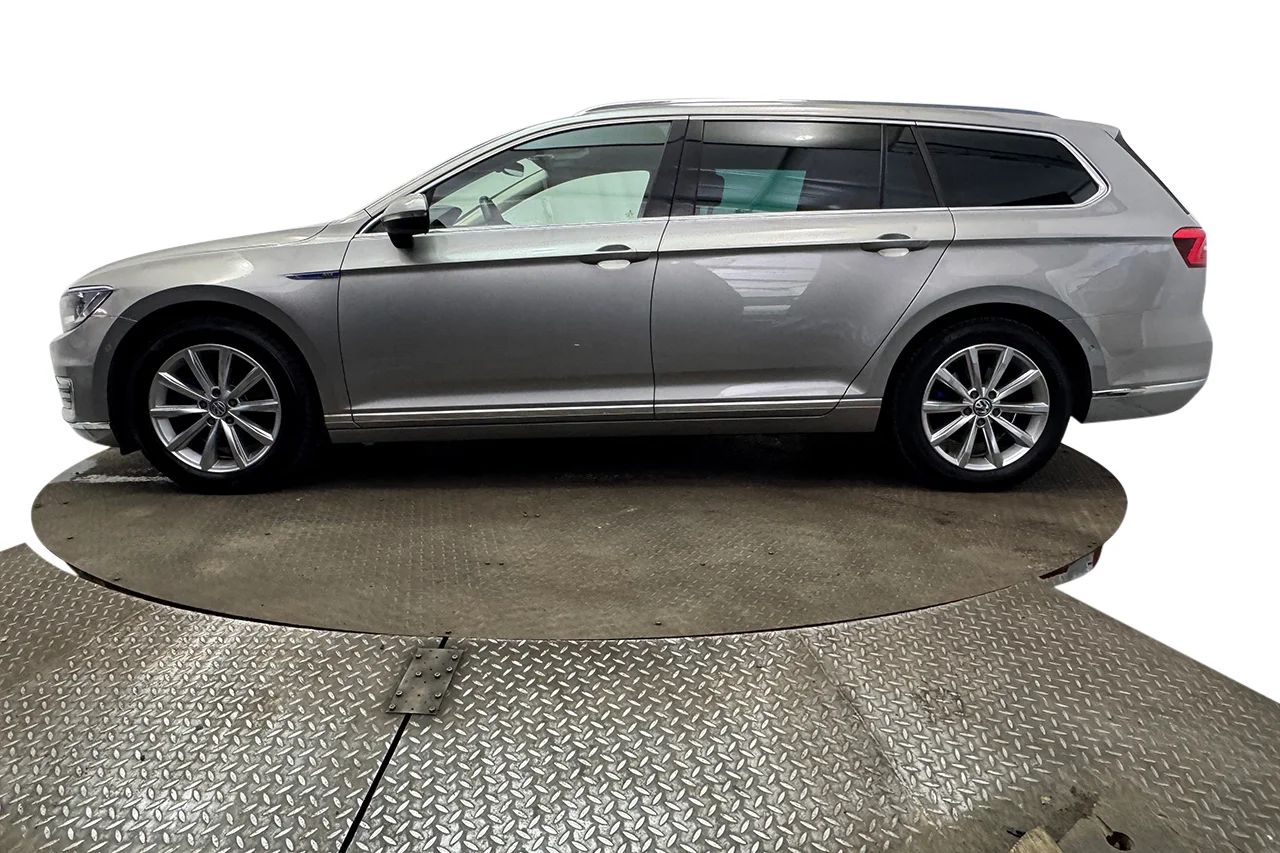 Volkswagen Passat Variant GTE 1.4 TSI Komfort&Design Drag Kamera Cockpit 218hk – bild 9 av 27