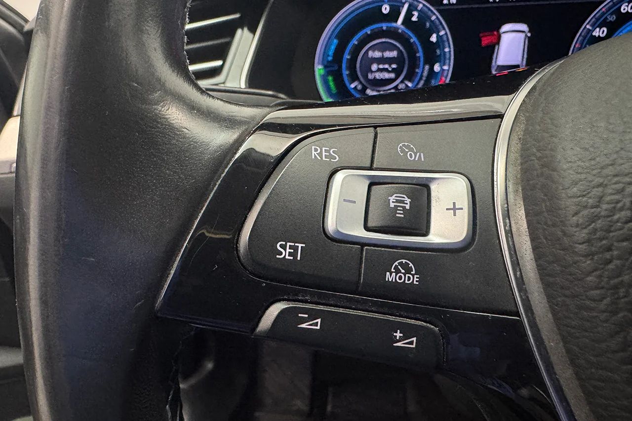Volkswagen Passat Variant GTE 1.4 TSI Komfort&Design Drag Kamera Cockpit 218hk – bild 15 av 27
