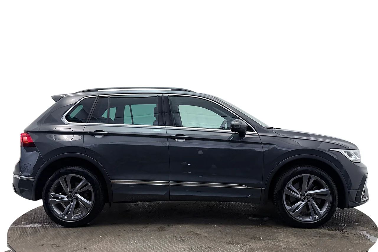 Volkswagen Tiguan eHybrid 1.4 TSI R-Line Drag Navi Kamera IQ.Light 245hk – bild 4 av 37