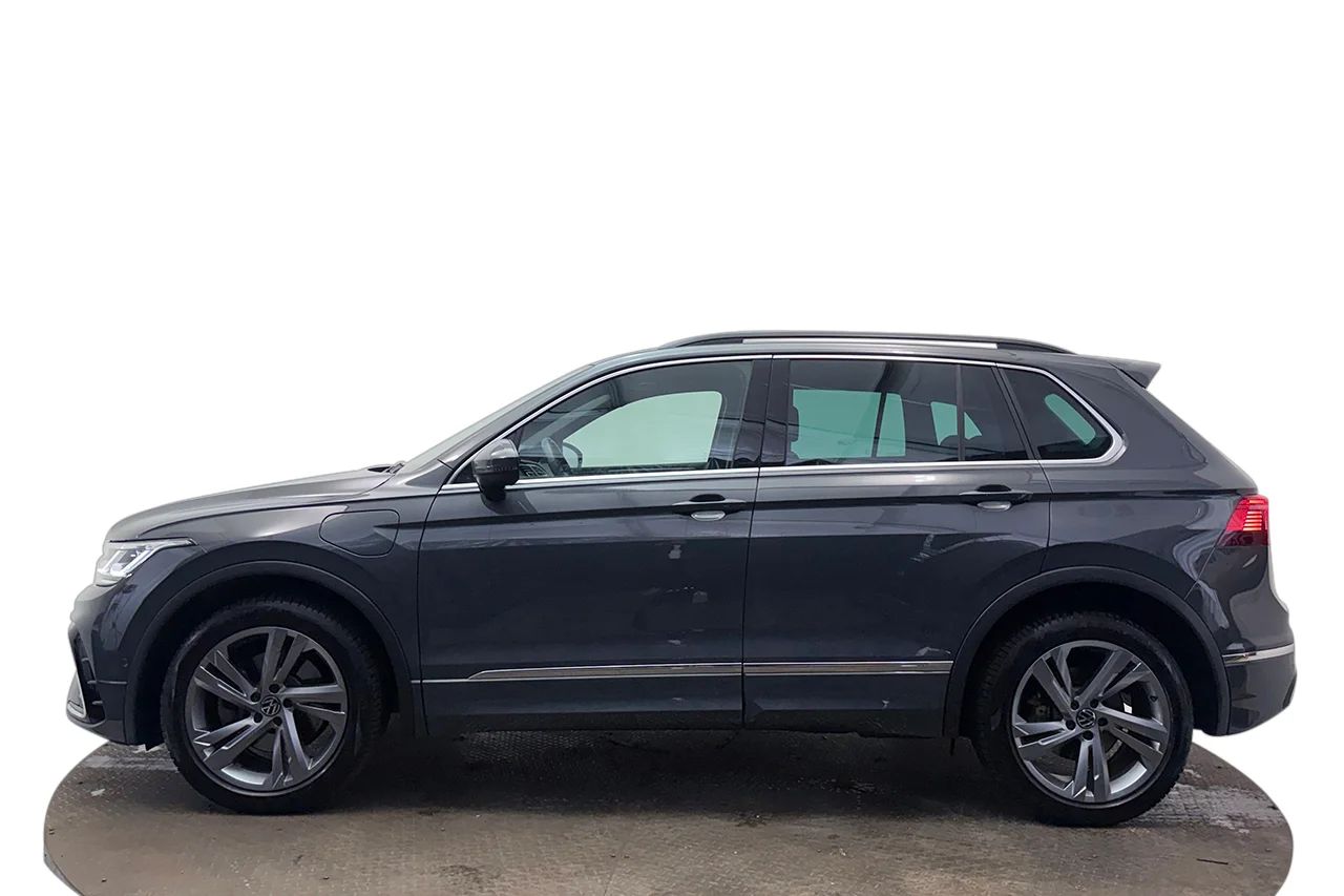 Volkswagen Tiguan eHybrid 1.4 TSI R-Line Drag Navi Kamera IQ.Light 245hk – bild 9 av 37