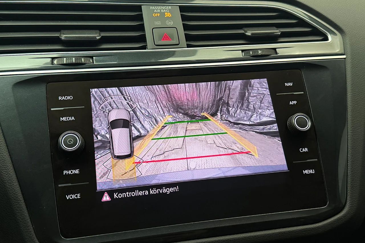 Volkswagen Tiguan eHybrid 1.4 TSI R-Line Drag Navi Kamera IQ.Light 245hk – bild 21 av 37