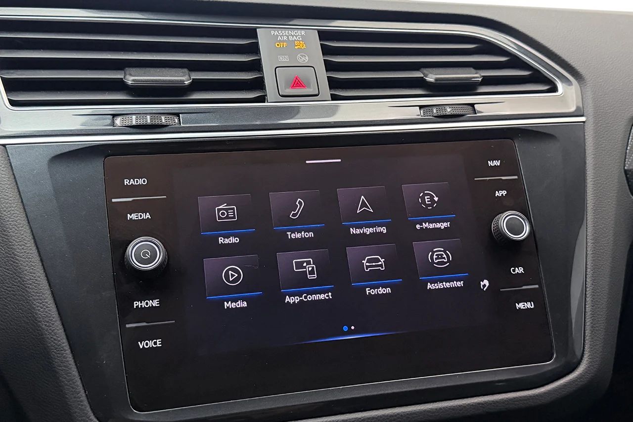Volkswagen Tiguan eHybrid 1.4 TSI R-Line Drag Navi Kamera IQ.Light 245hk – bild 27 av 37