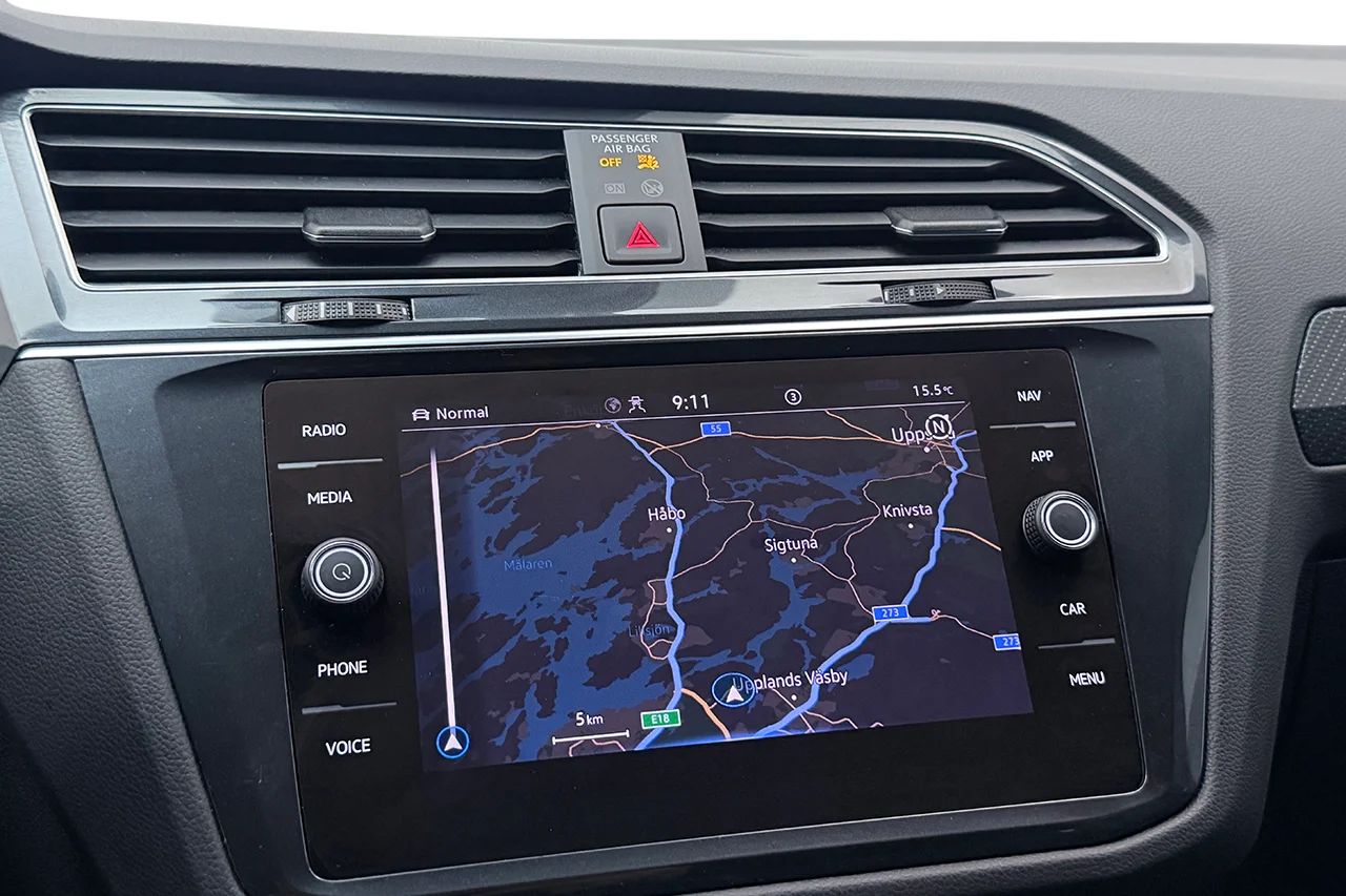 Volkswagen Tiguan eHybrid 1.4 TSI R-Line Drag Navi Kamera IQ.Light 245hk – bild 20 av 37