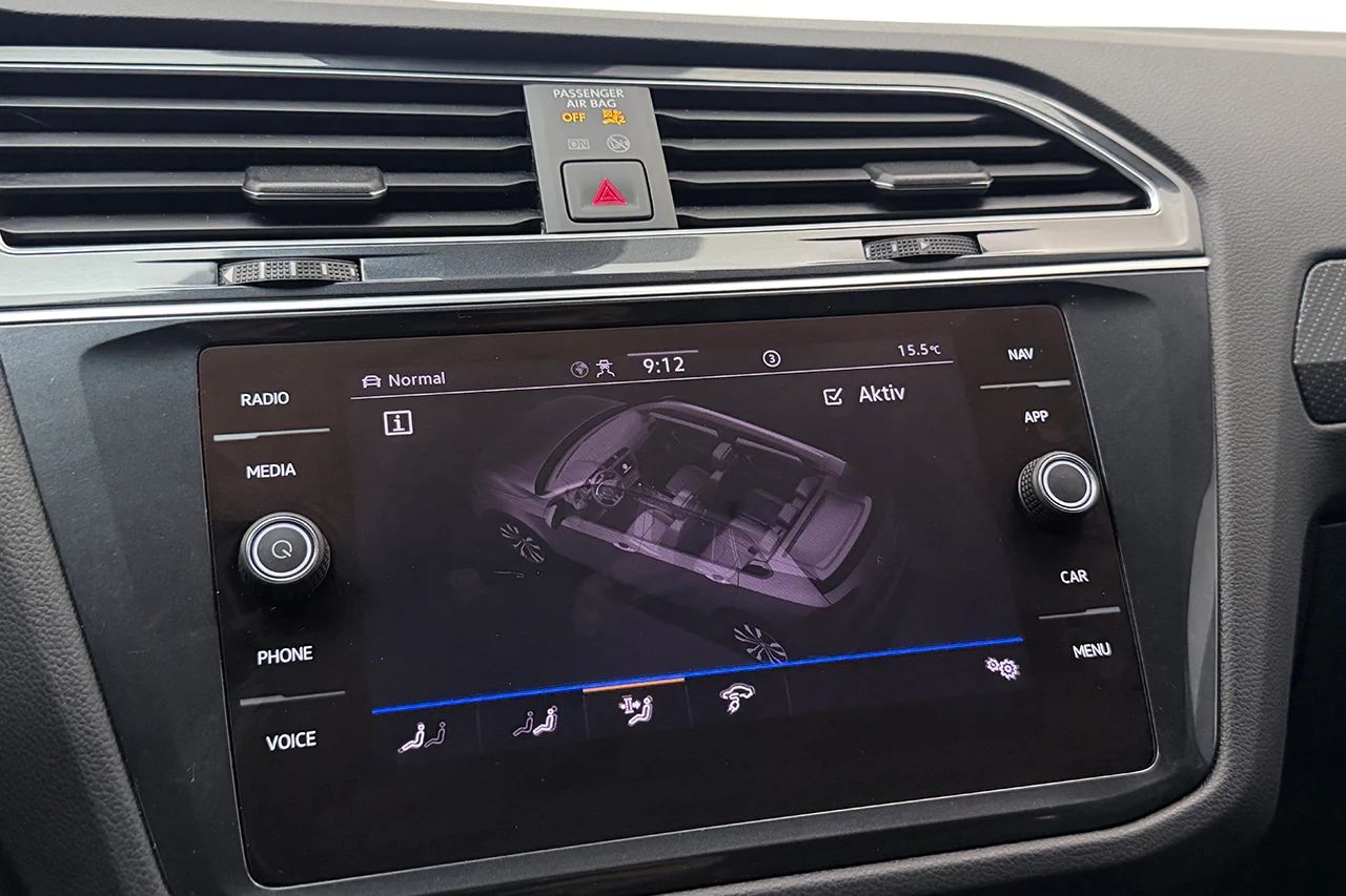 Volkswagen Tiguan eHybrid 1.4 TSI R-Line Drag Navi Kamera IQ.Light 245hk – bild 25 av 37