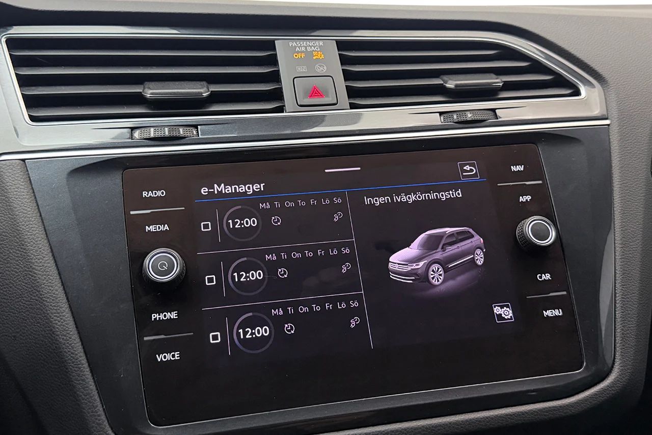 Volkswagen Tiguan eHybrid 1.4 TSI R-Line Drag Navi Kamera IQ.Light 245hk – bild 26 av 37