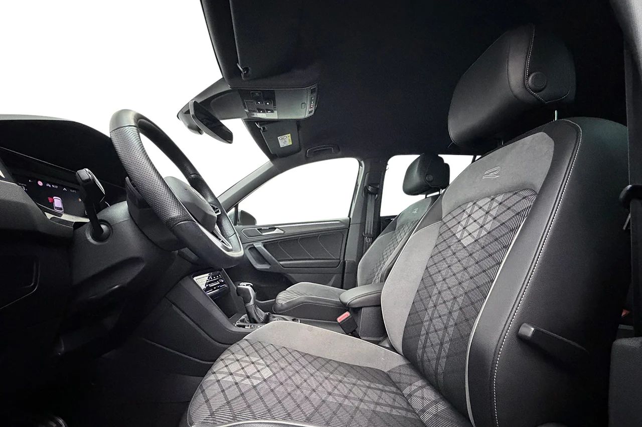 Volkswagen Tiguan eHybrid 1.4 TSI R-Line Drag Navi Kamera IQ.Light 245hk – bild 11 av 37